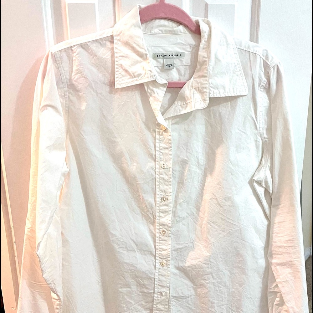 Preppy, lightweight, breathable cotton shirt. Size L fits 10/12. Great condition